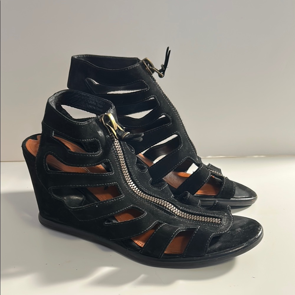 Via Spiga Black Wedge Sandals with Strappy Design - Picture 3 of 6